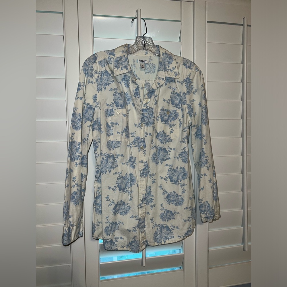 NEW NEVER WORN Collared Floral Button Down